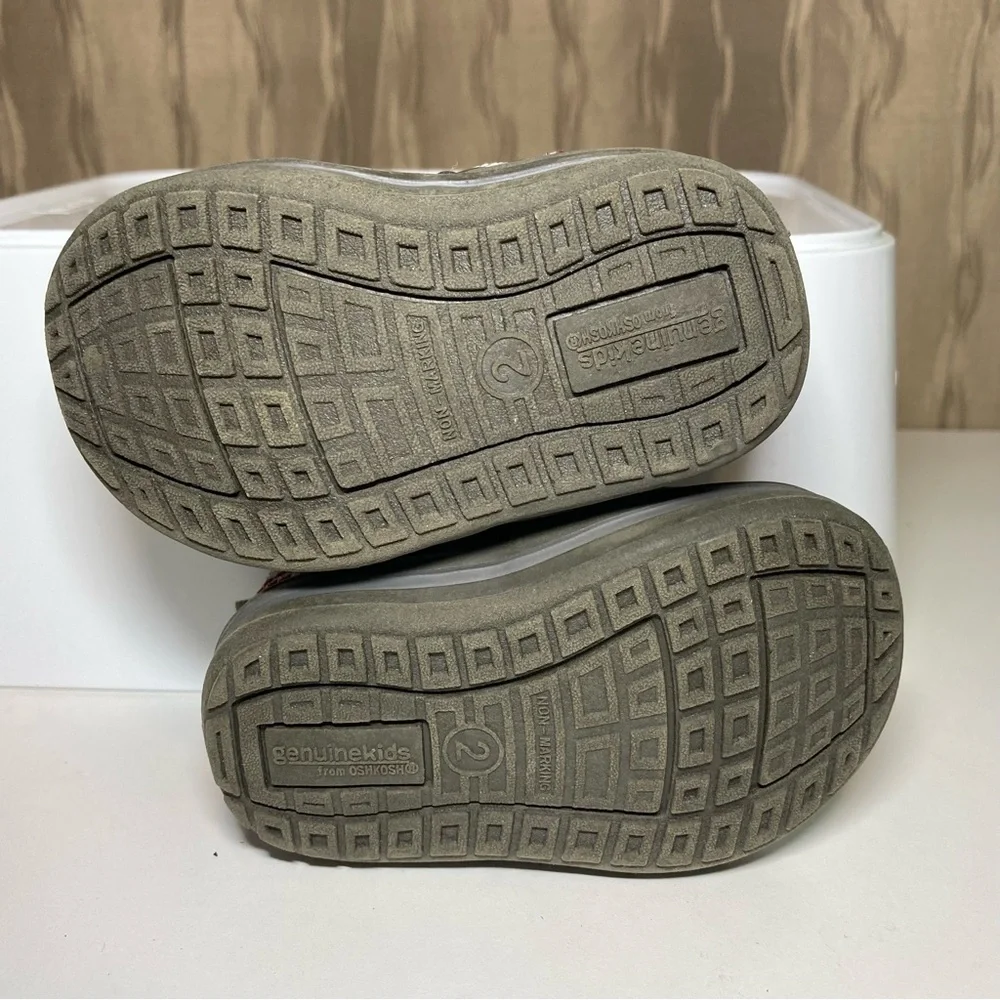 🌺 Genuine Kids OshKosh Infant Baby Size 2 Sneakers Two Strap